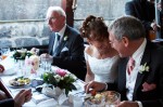 Novomanželé na hostině | Svatba na lodi